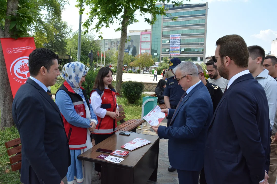 Ceyhan’da “Aile Yılı”na Özel Farkındalık Yürüyüşü Düzenlendi