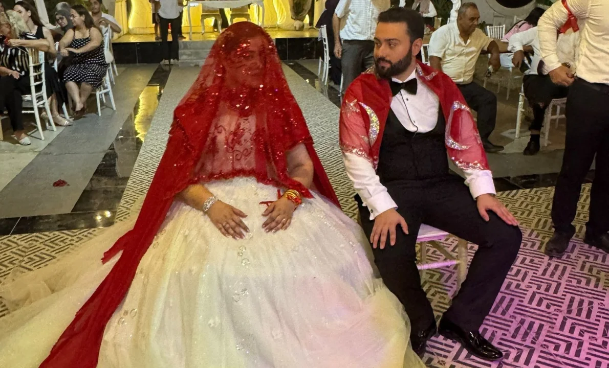 Adana’da Masal Gibi Düğün: Dr. Kübra ile Ekrem Can Hayatlarını Birleştirdi.
