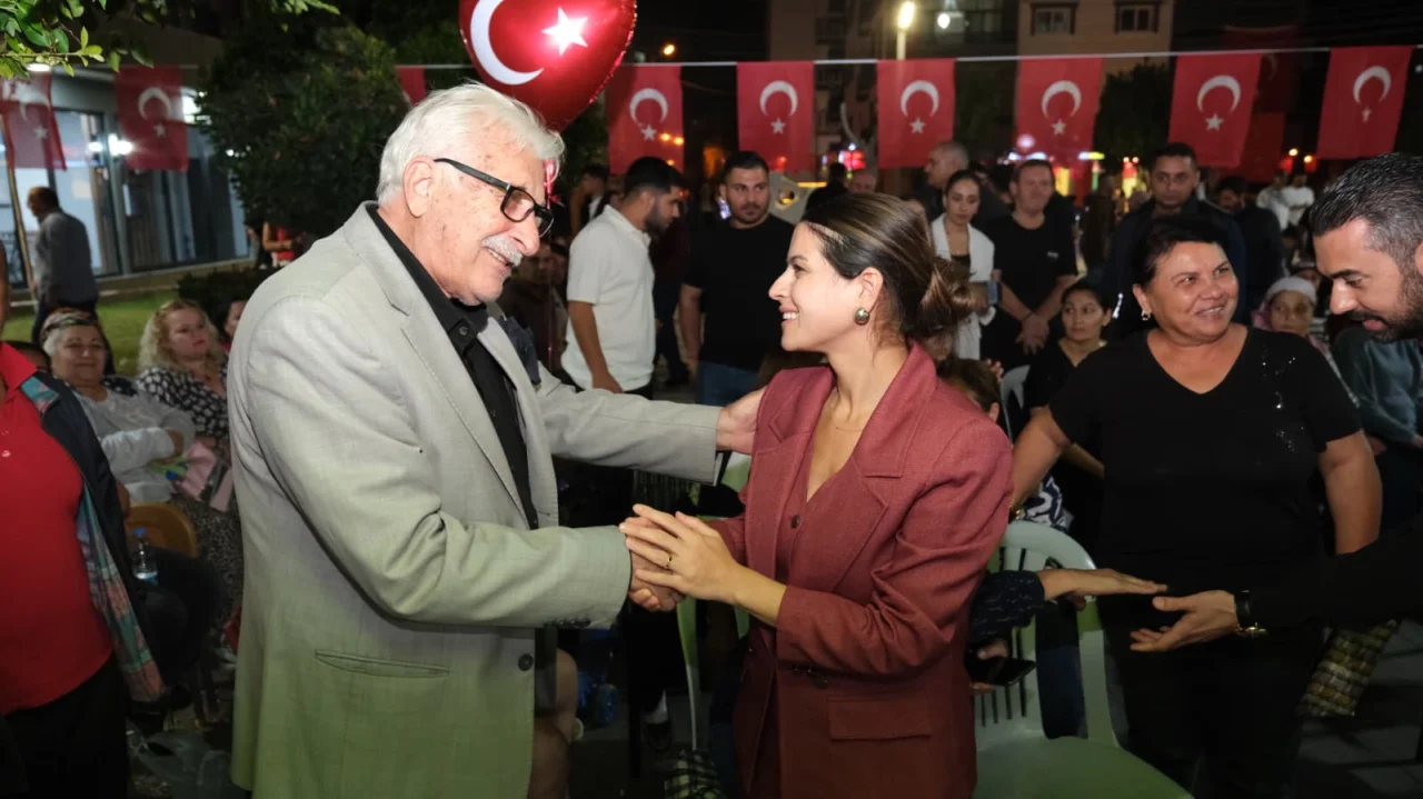 Ceyhan’da Cumhuriyet Coşkusu Zirveye Çıktı: Atatürk ve Kadın Defilesi Göz Kamaştırdı!