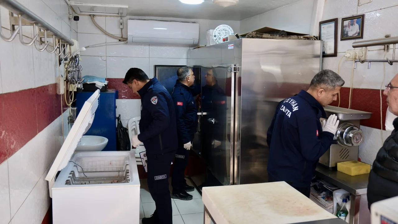 Gıda güvenliği alarmı değil, rutin kontrol: Ceyhan’da kasaplar denetlendi